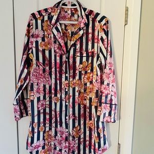 Beautiful Victoria Secret button up nighty.